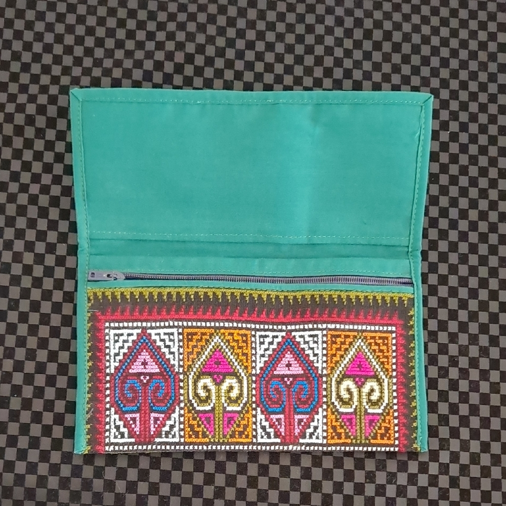 Colorful Geometric Pattern Clutch - image 2